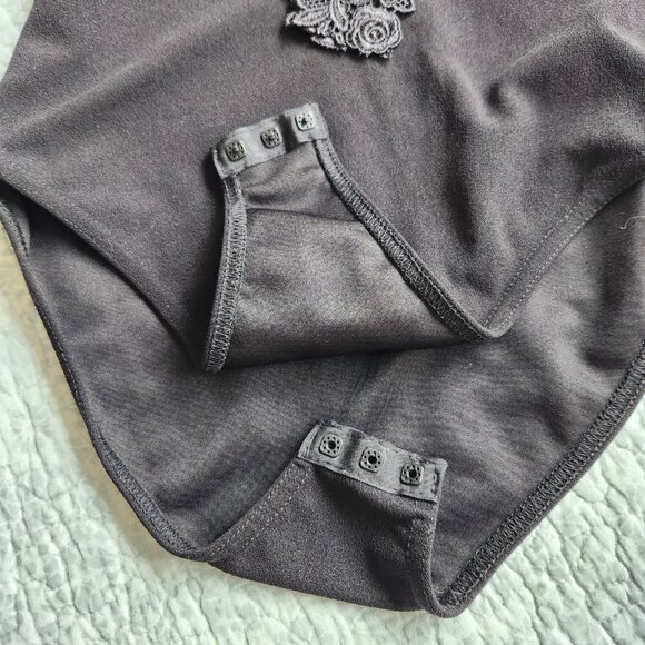 PrettyLittleThing Black Bodysuit with Crochet Floral Front Design - Picture 7 of 8